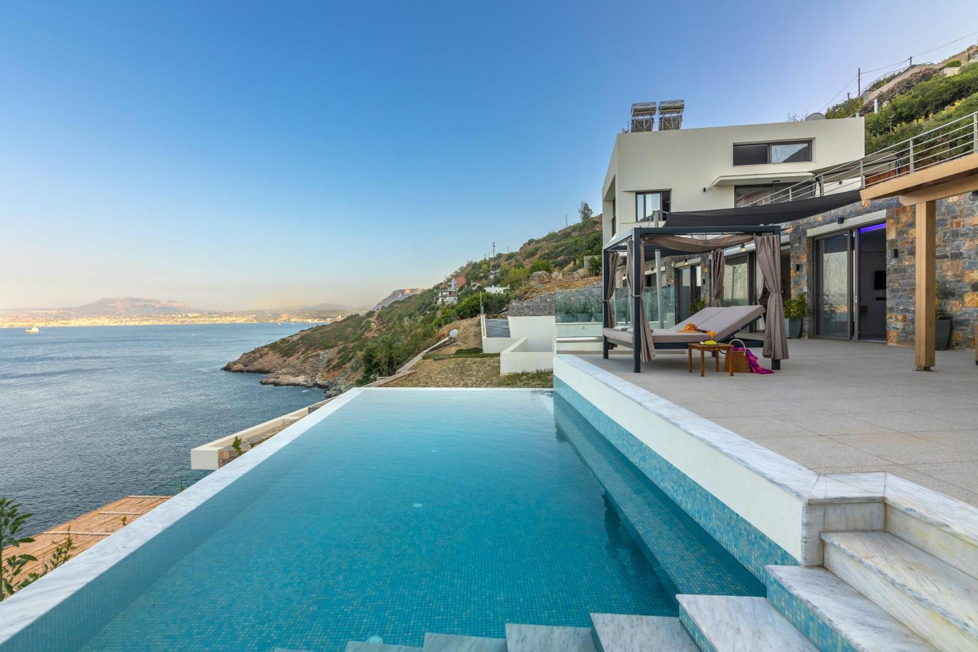 Rocca Al Mare Seaside Villa *