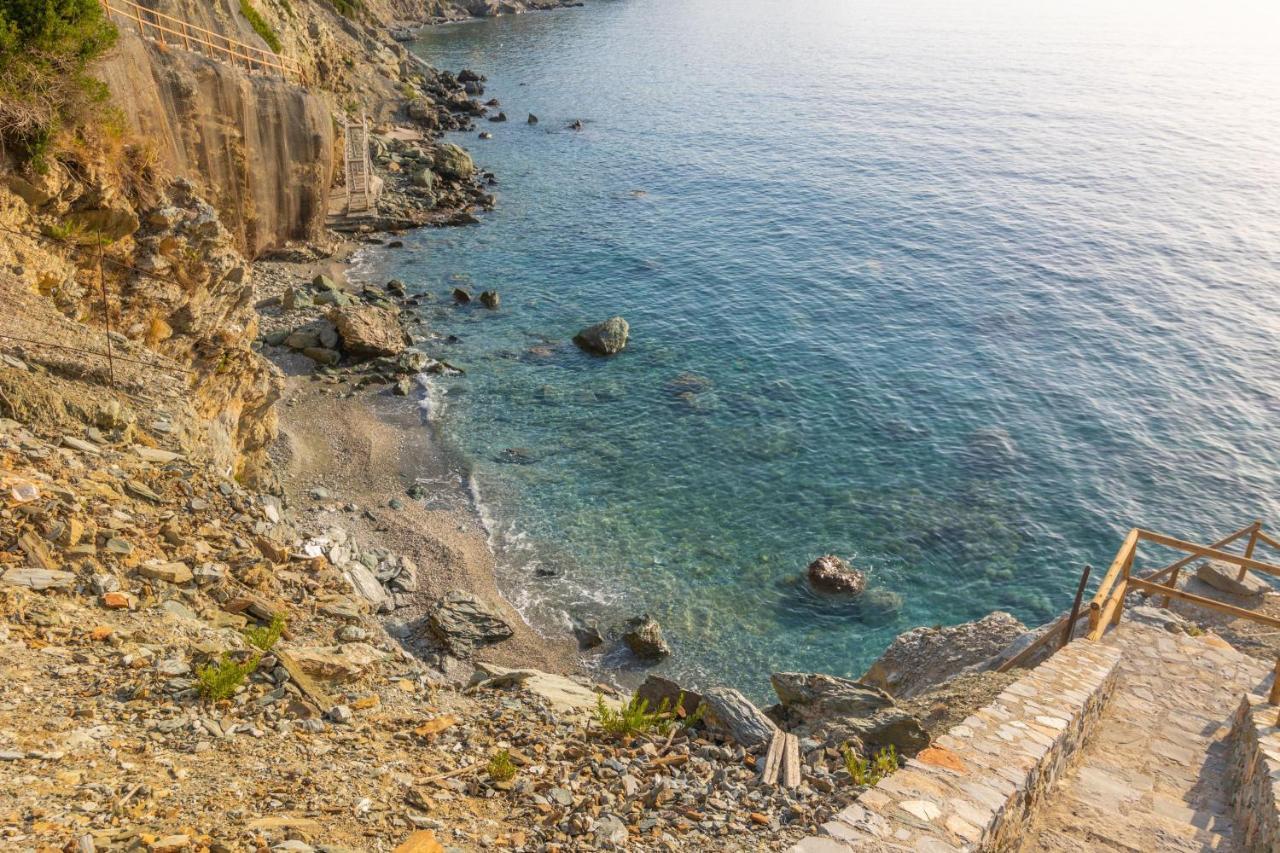 Rocca Al Mare Seaside *