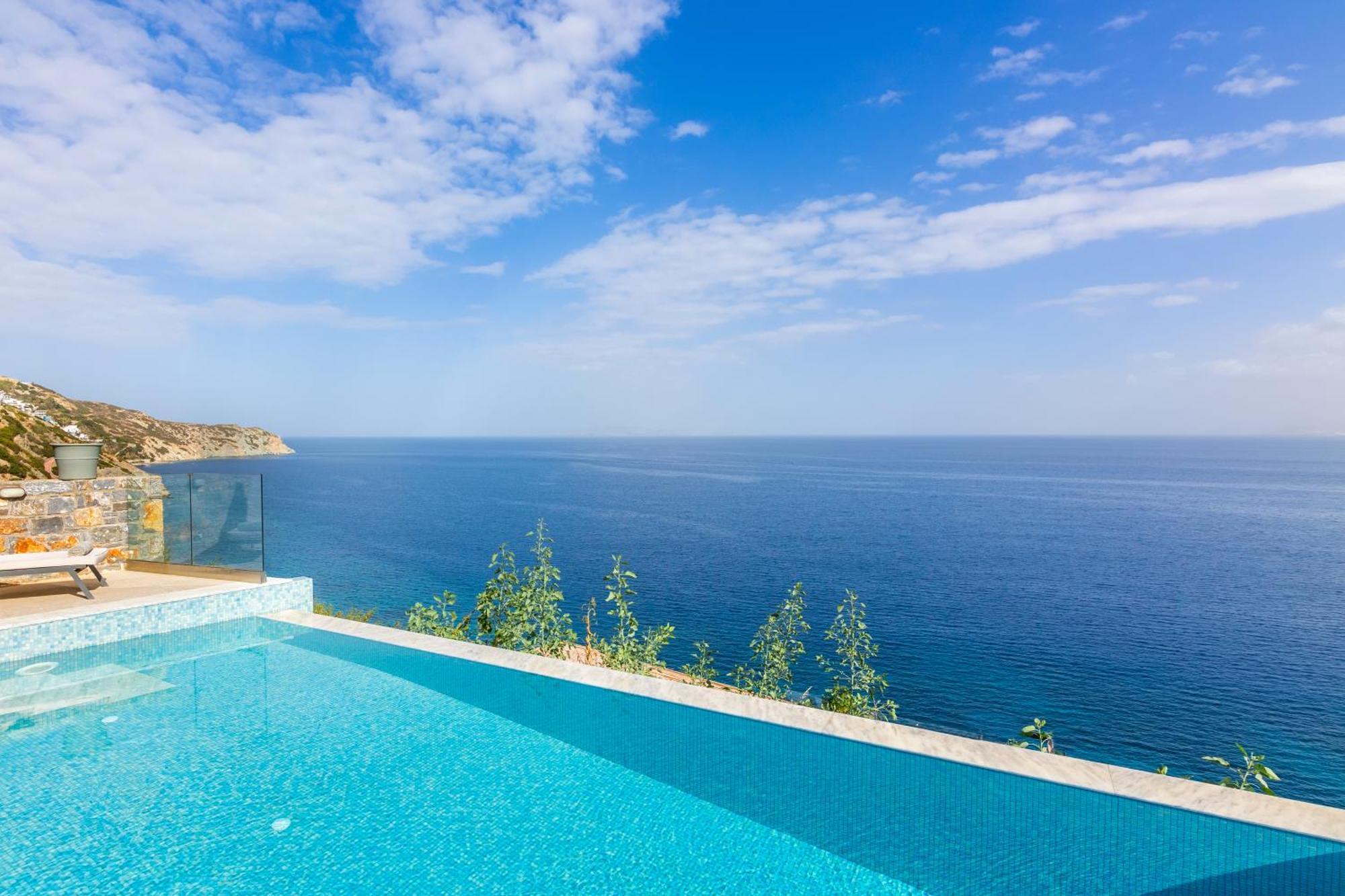 Rocca Al Mare Seaside Villa