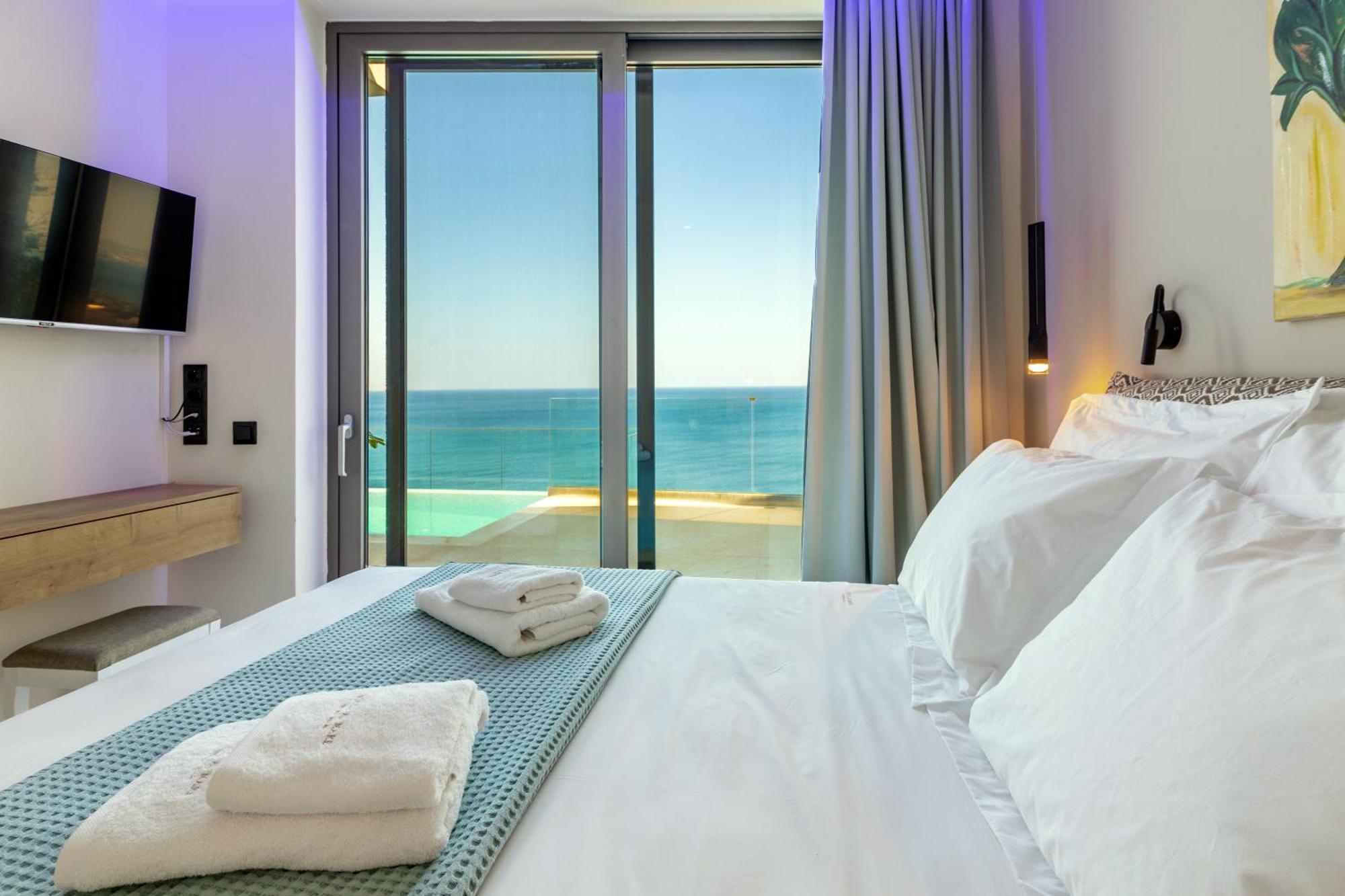 Rocca Al Mare Seaside Villa *