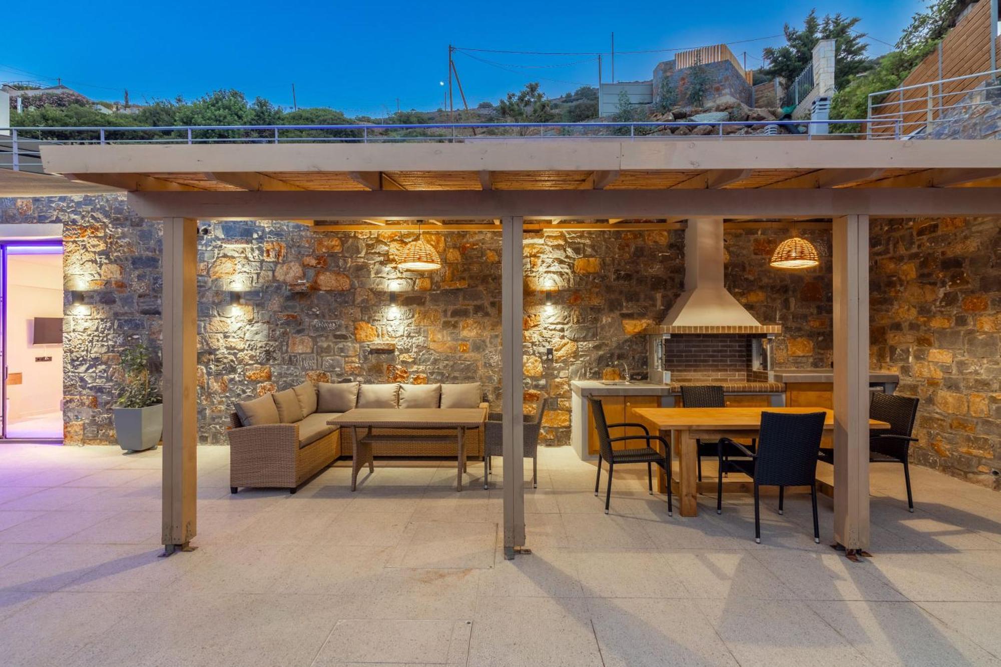 Rocca Al Mare Seaside Villa